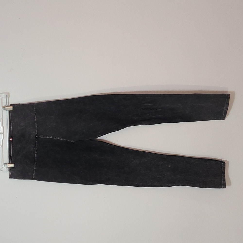 Distressed leggings